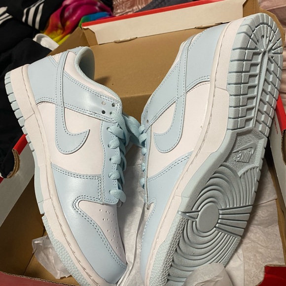 Nike Blue and White Sneakers Low-Top Design - Picture 4 of 14